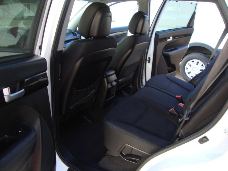 Kia Sorento Vehicle Full-screen Gallery Image 14