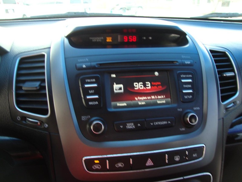 Kia Sorento Vehicle Full-screen Gallery Image 16