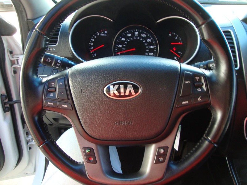 Kia Sorento Vehicle Full-screen Gallery Image 18