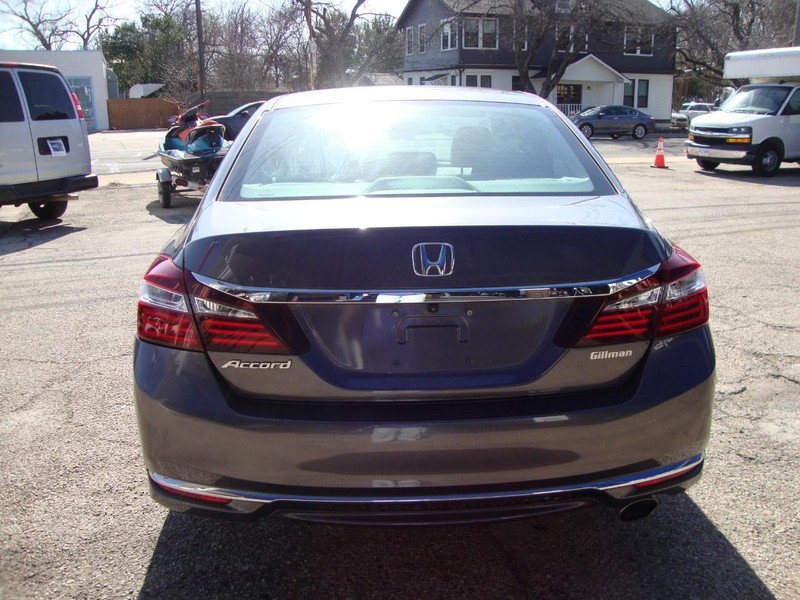 Honda Accord Sedan Vehicle Full-screen Gallery Image 04