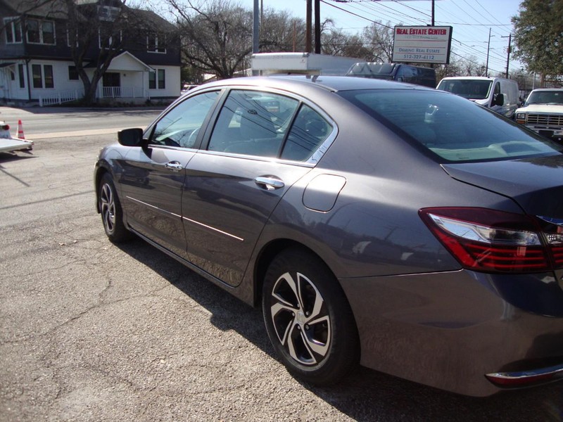 Honda Accord Sedan Vehicle Full-screen Gallery Image 05