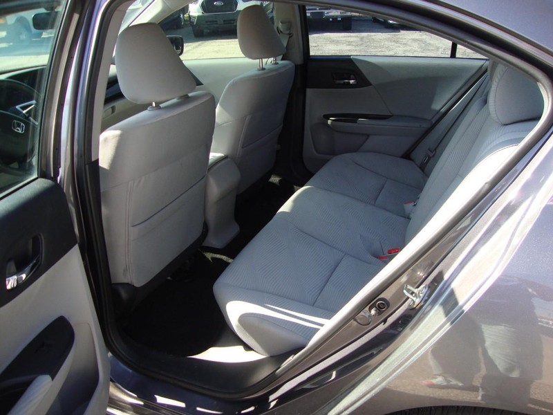 Honda Accord Sedan Vehicle Full-screen Gallery Image 08