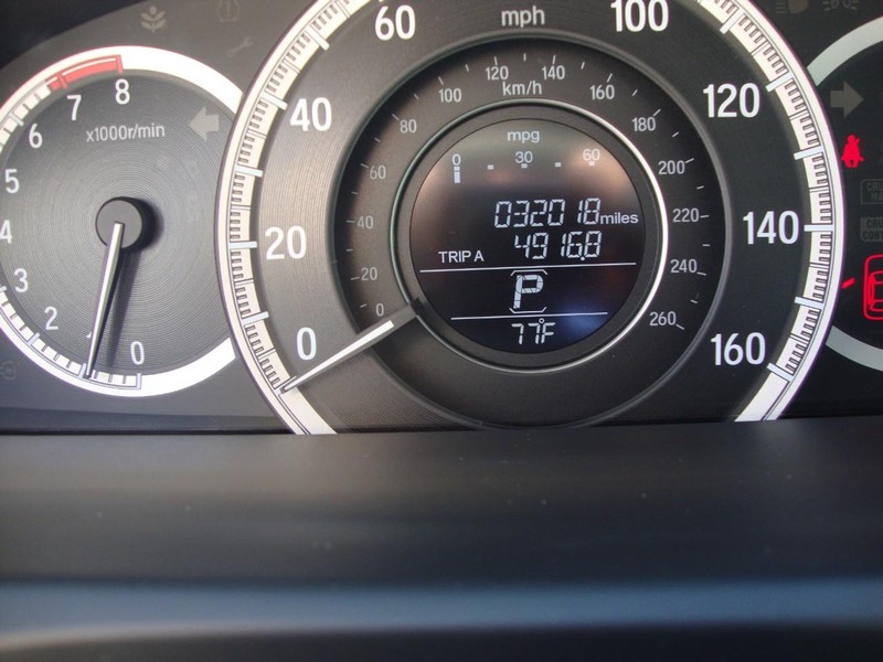 Honda Accord Sedan Vehicle Full-screen Gallery Image 09