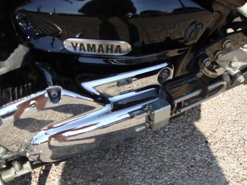 Yamaha V-STAR 1100 Vehicle Full-screen Gallery Image 07