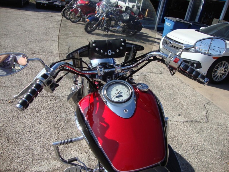 Yamaha V-STAR 1100 Vehicle Full-screen Gallery Image 10