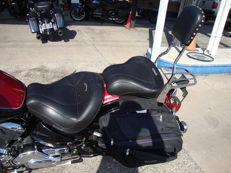 Yamaha V-STAR 1100 Vehicle Full-screen Gallery Image 11