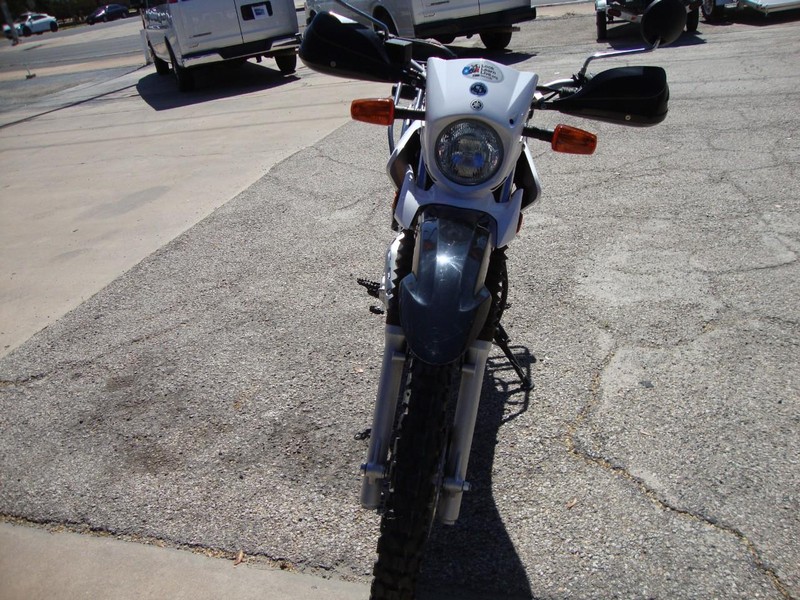 Yamaha XT250 Vehicle Full-screen Gallery Image 02