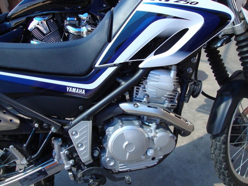 Yamaha XT250 Vehicle Full-screen Gallery Image 03