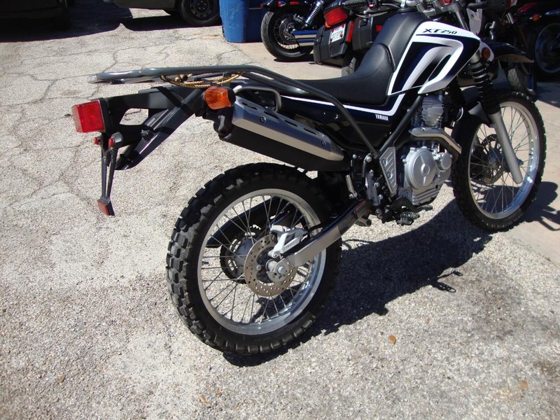 Yamaha XT250 Vehicle Full-screen Gallery Image 05