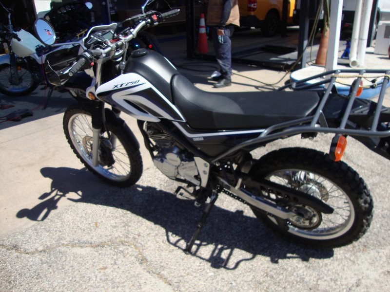 Yamaha XT250 Vehicle Full-screen Gallery Image 07