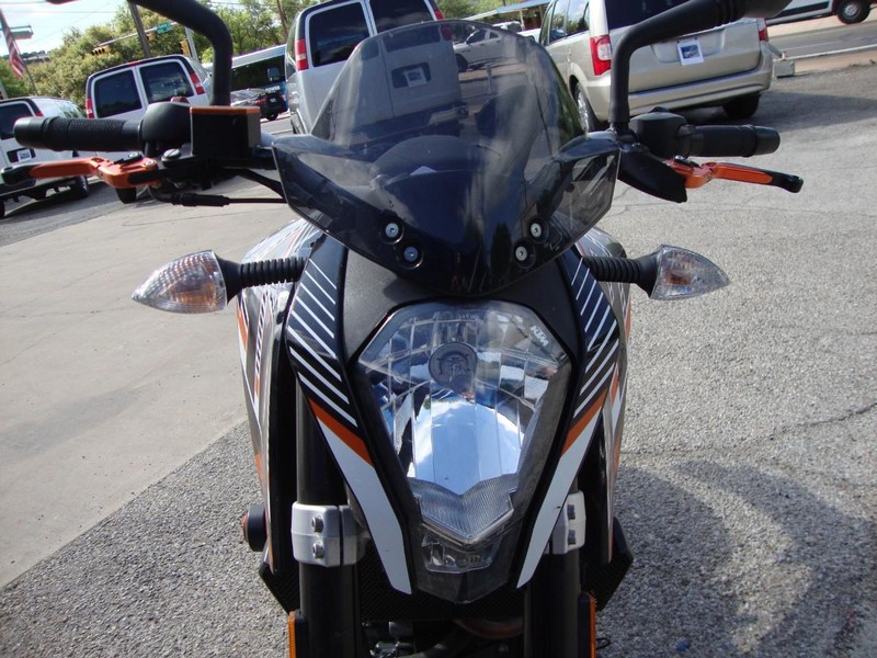 KTM DUKE Vehicle Full-screen Gallery Image 06