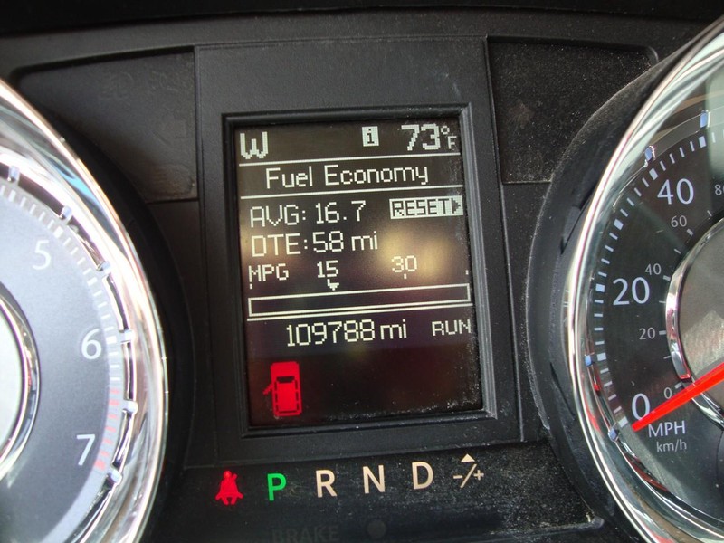 Chrysler Town & Country Vehicle Full-screen Gallery Image 06