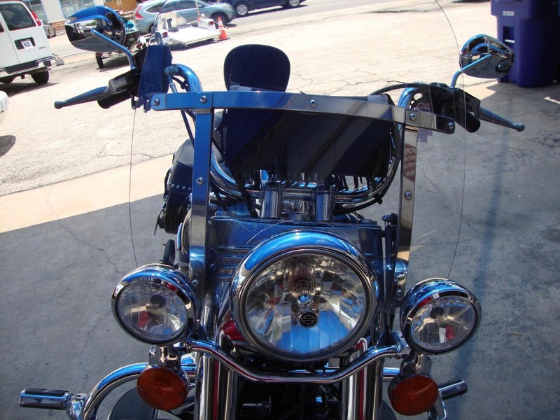 Harley-Davidson HERITAGE SOFTTAIL Vehicle Full-screen Gallery Image 02
