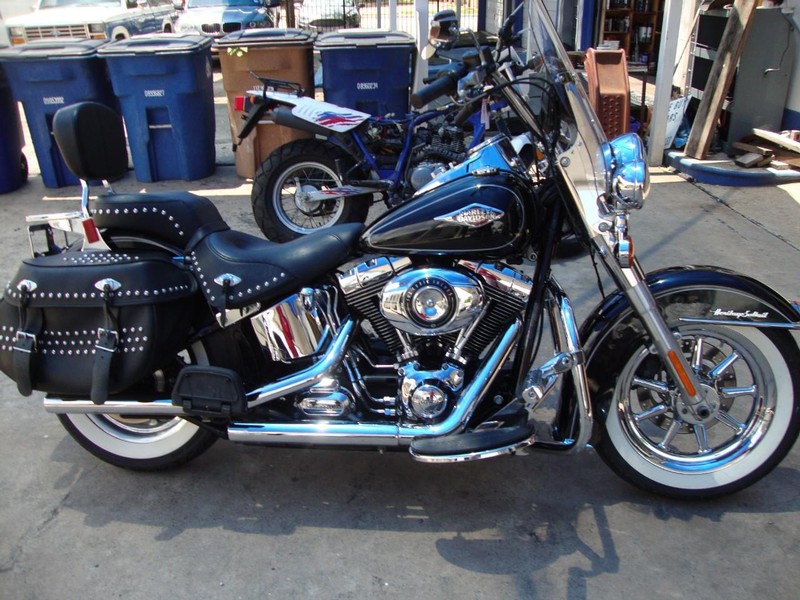 Harley-Davidson HERITAGE SOFTTAIL Vehicle Full-screen Gallery Image 05