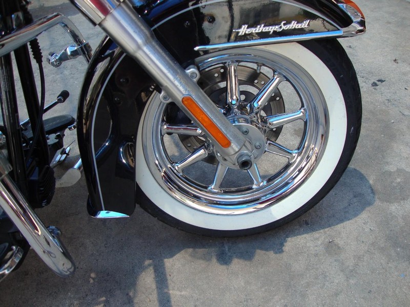 Harley-Davidson HERITAGE SOFTTAIL Vehicle Full-screen Gallery Image 08