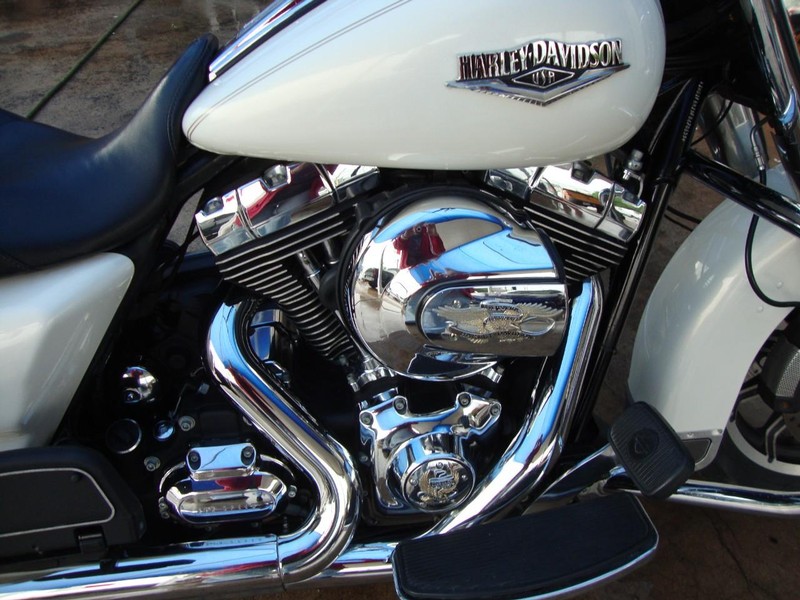 Harley-Davidson ROADKING Vehicle Full-screen Gallery Image 04