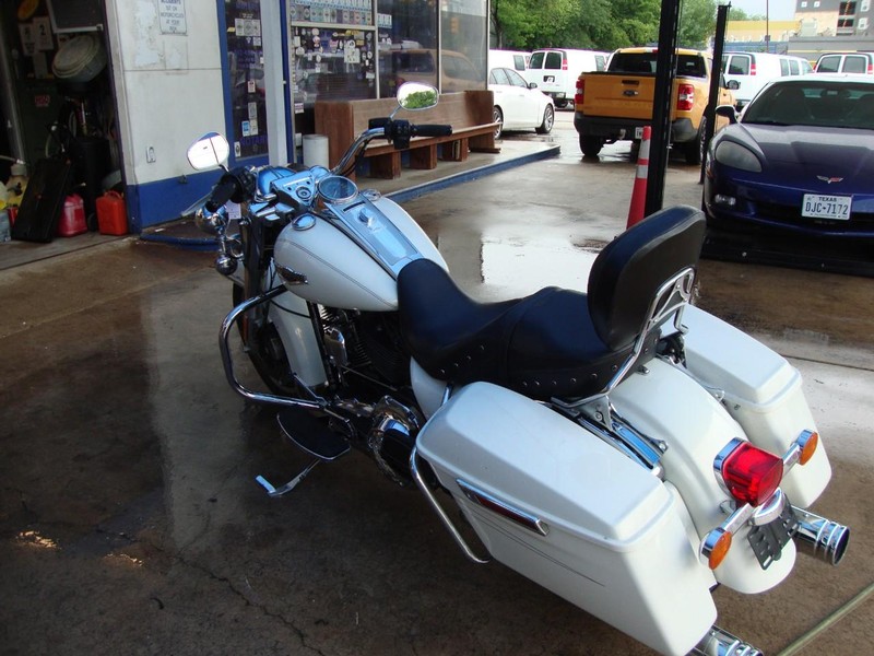 Harley-Davidson ROADKING Vehicle Full-screen Gallery Image 08