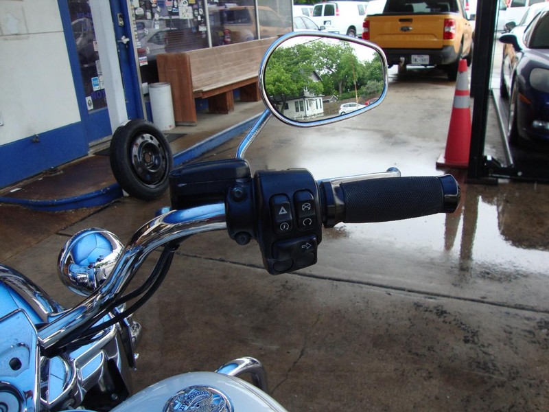 Harley-Davidson ROADKING Vehicle Full-screen Gallery Image 10