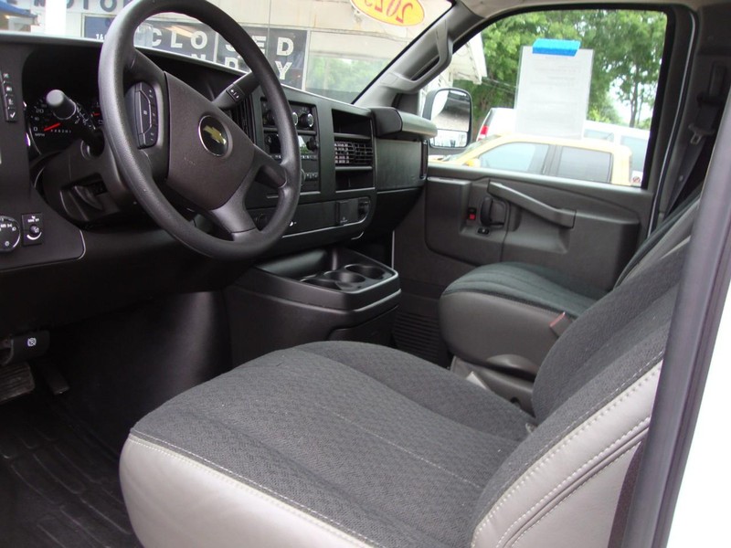 Chevrolet Express Cargo Van Vehicle Full-screen Gallery Image 05