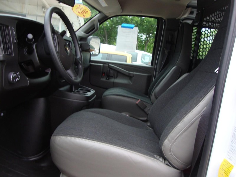 Chevrolet Express Cargo Van Vehicle Full-screen Gallery Image 06