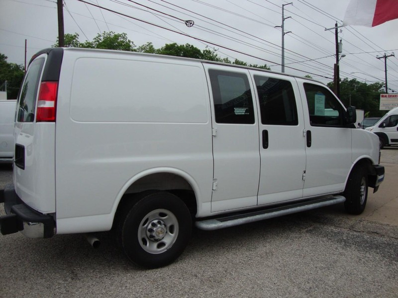 Chevrolet Express Cargo Van Vehicle Full-screen Gallery Image 09