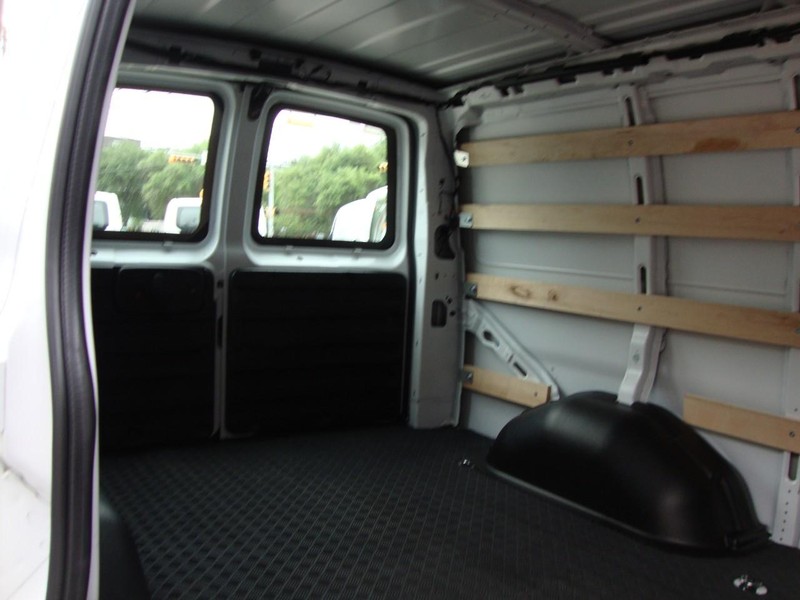 Chevrolet Express Cargo Van Vehicle Full-screen Gallery Image 10