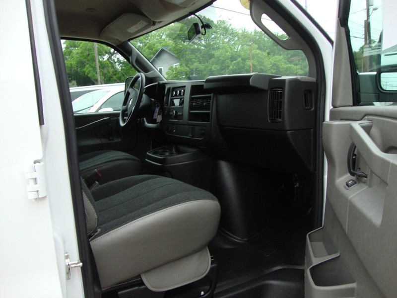 Chevrolet Express Cargo Van Vehicle Full-screen Gallery Image 11
