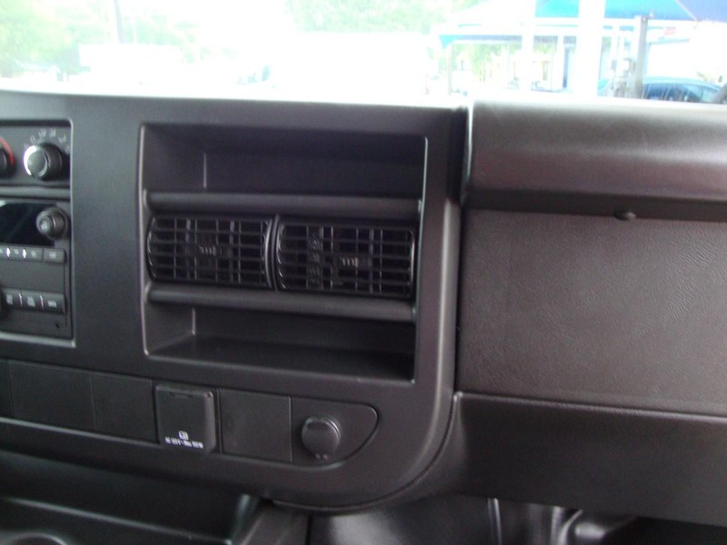 Chevrolet Express Cargo Van Vehicle Full-screen Gallery Image 13