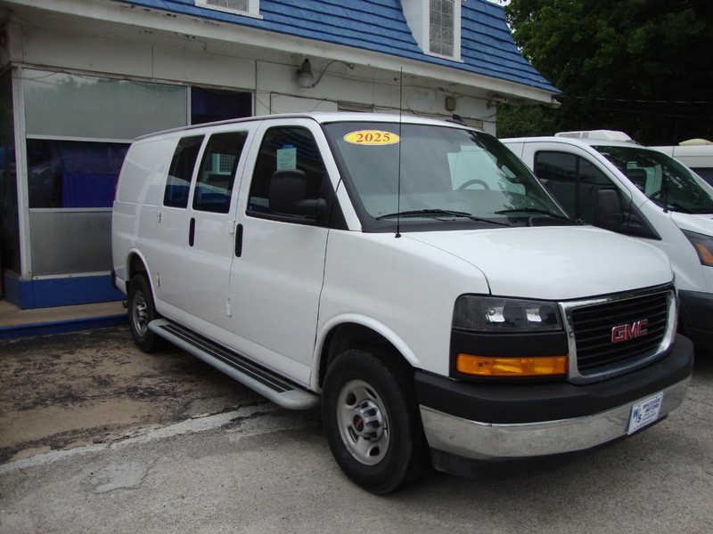 2025 GMC Savana 2500's photo