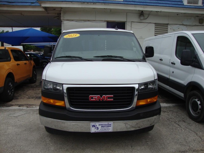 GMC Savana Cargo Van Vehicle Full-screen Gallery Image 02