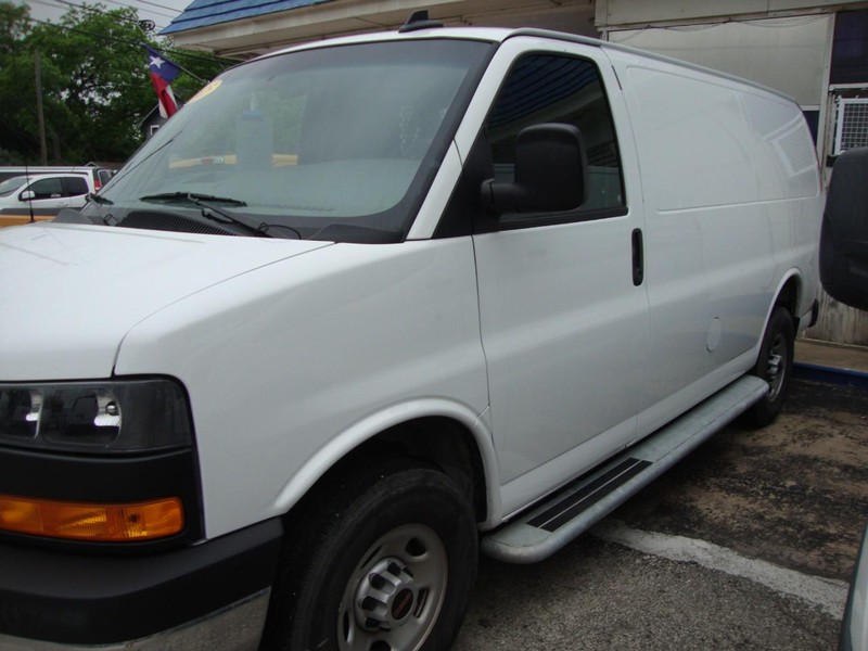 GMC Savana Cargo Van Vehicle Full-screen Gallery Image 03