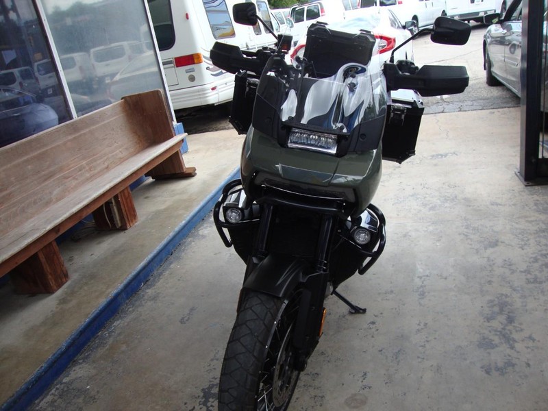 Harley-Davidson PAN AMERICA LIMITED Vehicle Full-screen Gallery Image 02