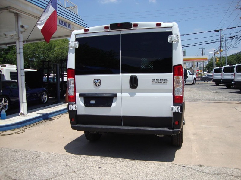 Ram ProMaster Cargo Van Vehicle Full-screen Gallery Image 04