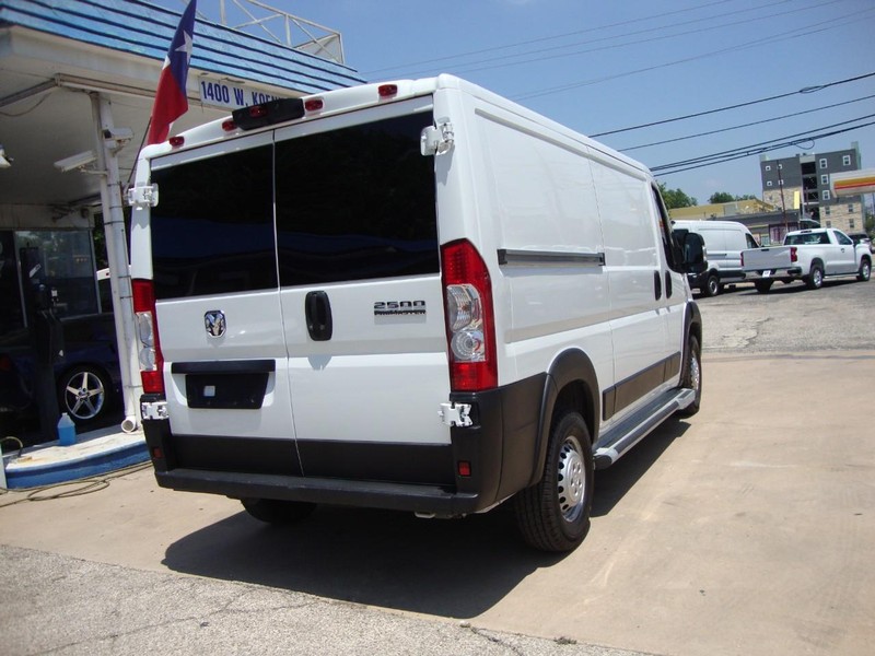 Ram ProMaster Cargo Van Vehicle Full-screen Gallery Image 05