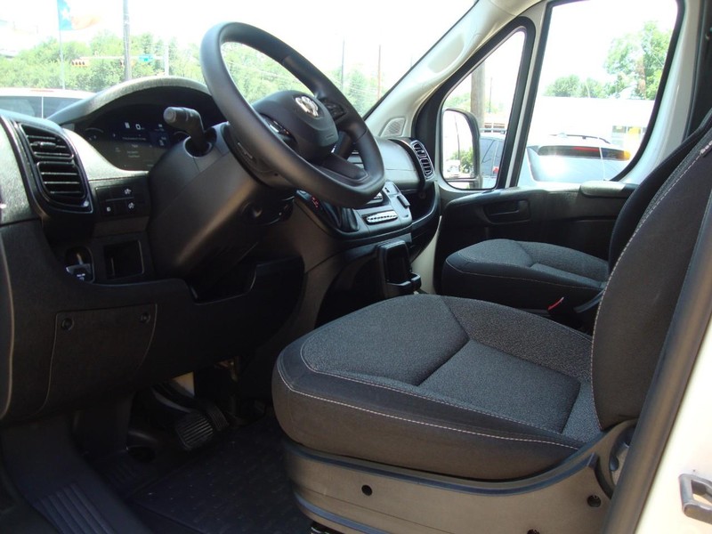 Ram ProMaster Cargo Van Vehicle Full-screen Gallery Image 09