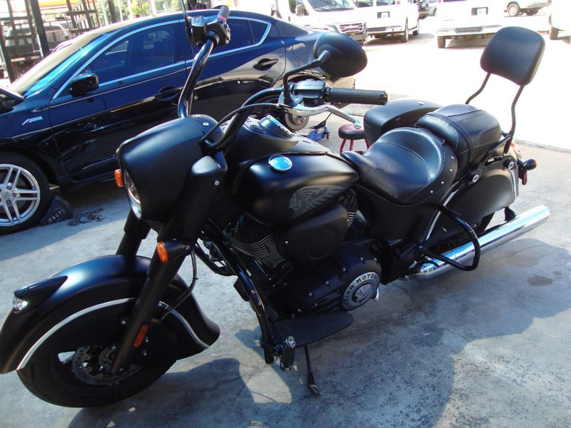 Indian CHIEF Vehicle Full-screen Gallery Image 03