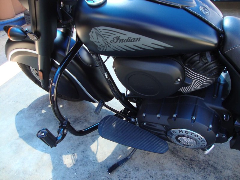 Indian CHIEF Vehicle Full-screen Gallery Image 04