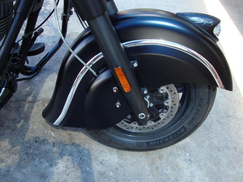 Indian CHIEF Vehicle Full-screen Gallery Image 09