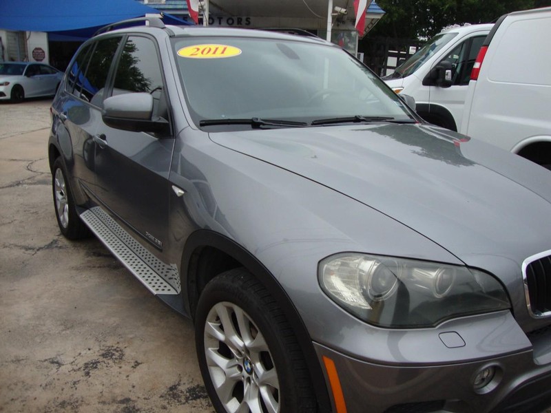 BMW X5 Vehicle Full-screen Gallery Image 02