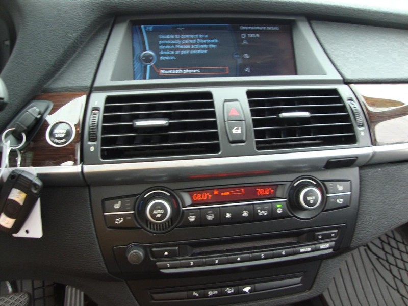 BMW X5 Vehicle Full-screen Gallery Image 03