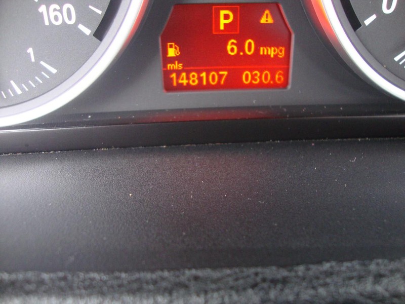 BMW X5 Vehicle Full-screen Gallery Image 05