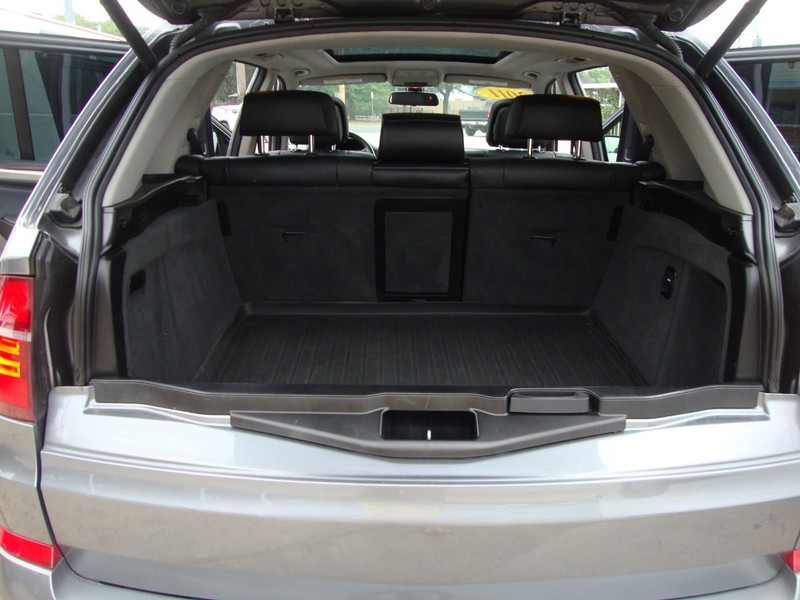 BMW X5 Vehicle Full-screen Gallery Image 07