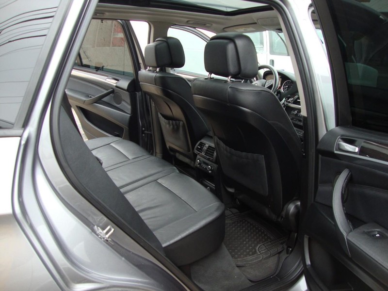 BMW X5 Vehicle Full-screen Gallery Image 08