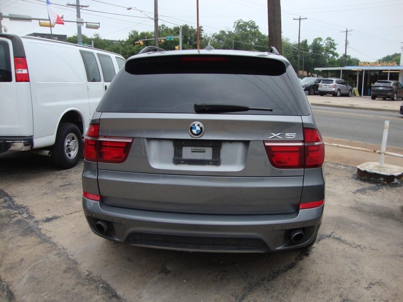 BMW X5 Vehicle Full-screen Gallery Image 10