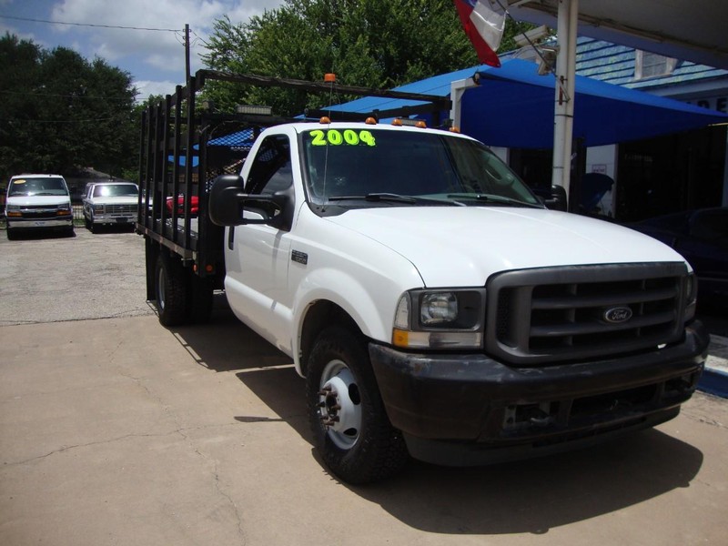 Ford Super Duty F-350 DRW Vehicle Full-screen Gallery Image 02