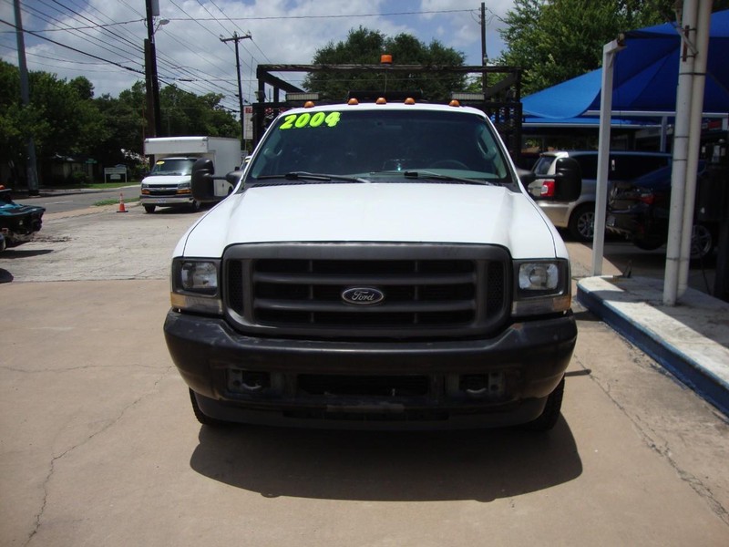 Ford Super Duty F-350 DRW Vehicle Full-screen Gallery Image 03