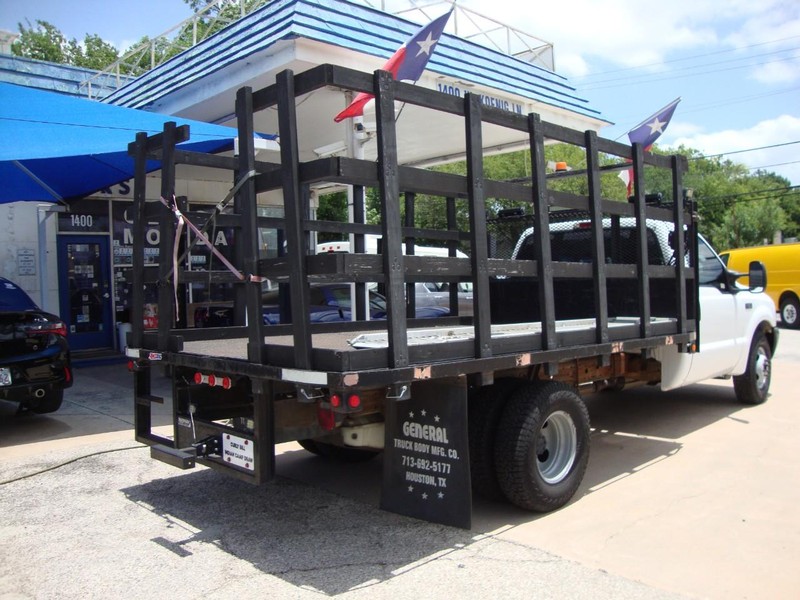 Ford Super Duty F-350 DRW Vehicle Full-screen Gallery Image 04