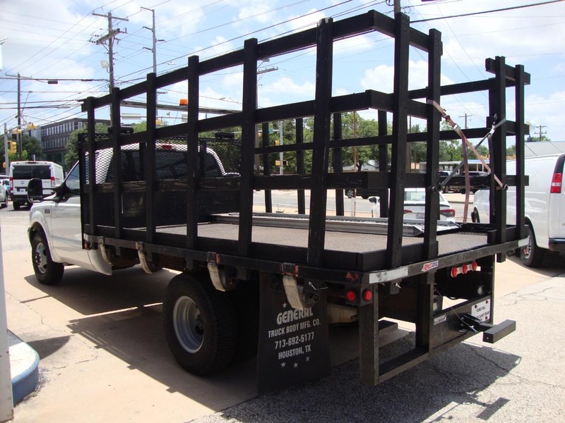 Ford Super Duty F-350 DRW Vehicle Full-screen Gallery Image 05