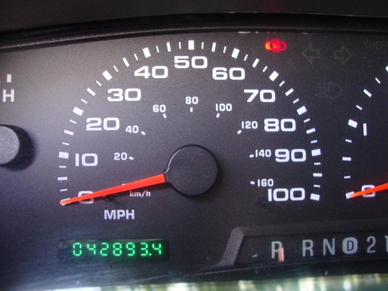 Ford Super Duty F-350 DRW Vehicle Full-screen Gallery Image 06