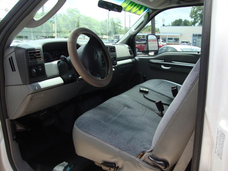 Ford Super Duty F-350 DRW Vehicle Full-screen Gallery Image 07